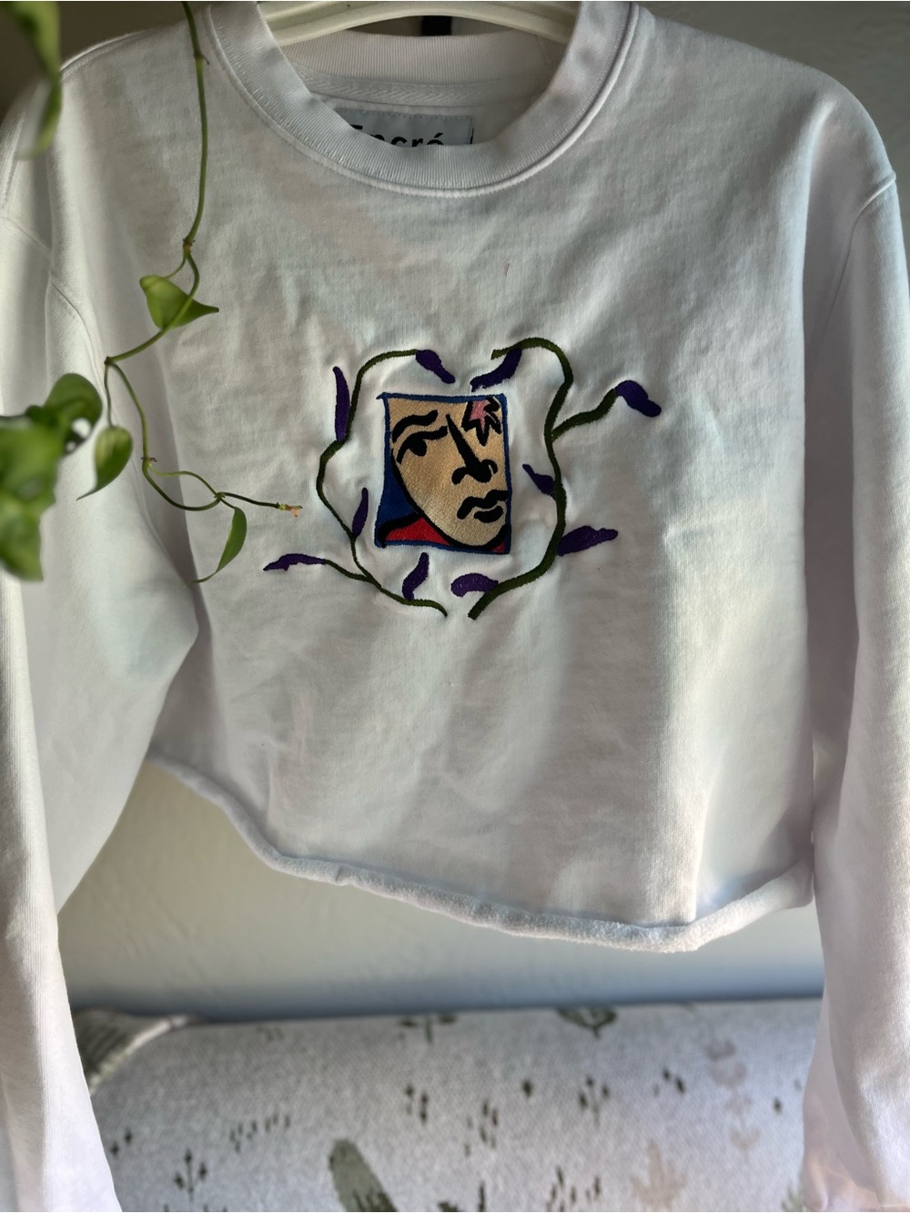 Encré White Embroidered Art Crop Sweatshirt - Unbranded